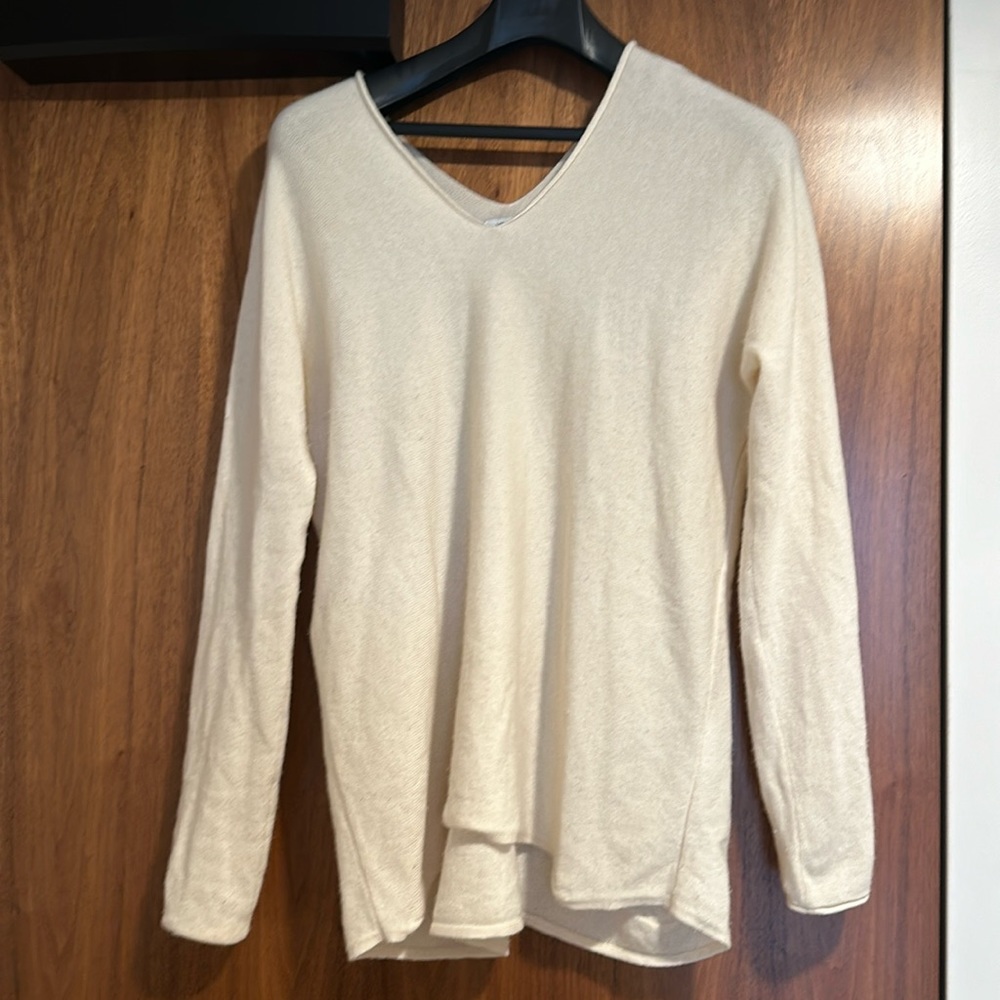 Vince Ivory double v neck cashmere sweater small